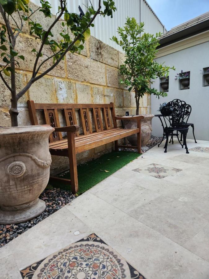 Bed and Breakfast Lavender Manor Bnb Alkimos Exterior foto