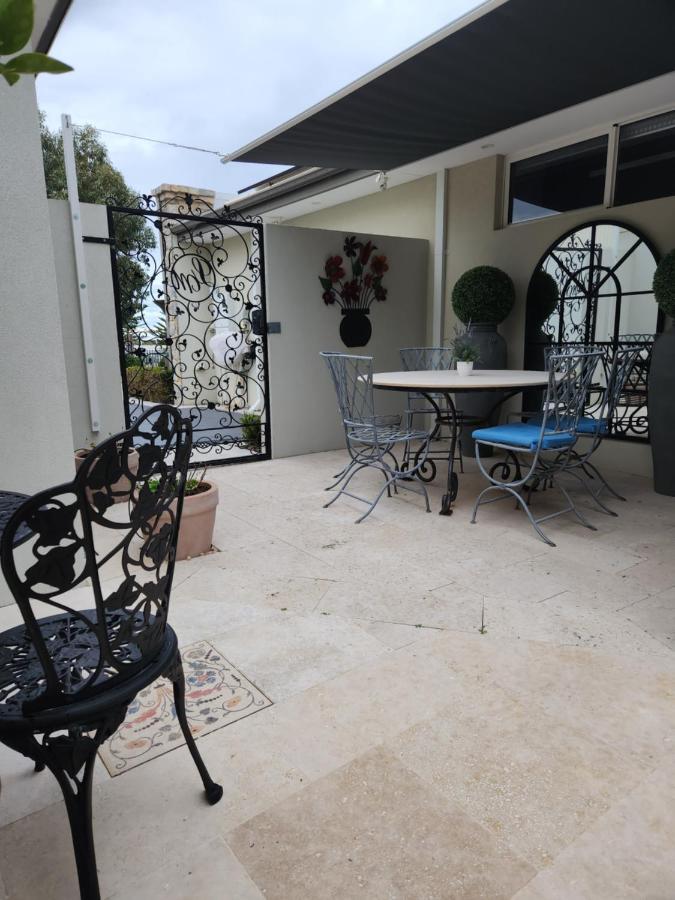 Bed and Breakfast Lavender Manor Bnb Alkimos Exterior foto