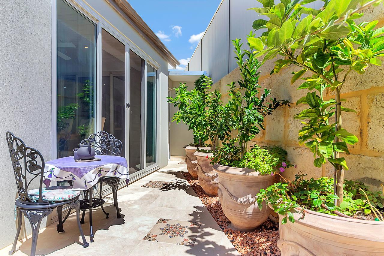 Bed and Breakfast Lavender Manor Bnb Alkimos Exterior foto